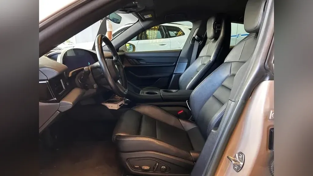 Porsche Taycan - Imagem 12