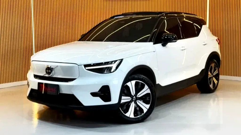 Foto de um volvo xc40 recharge