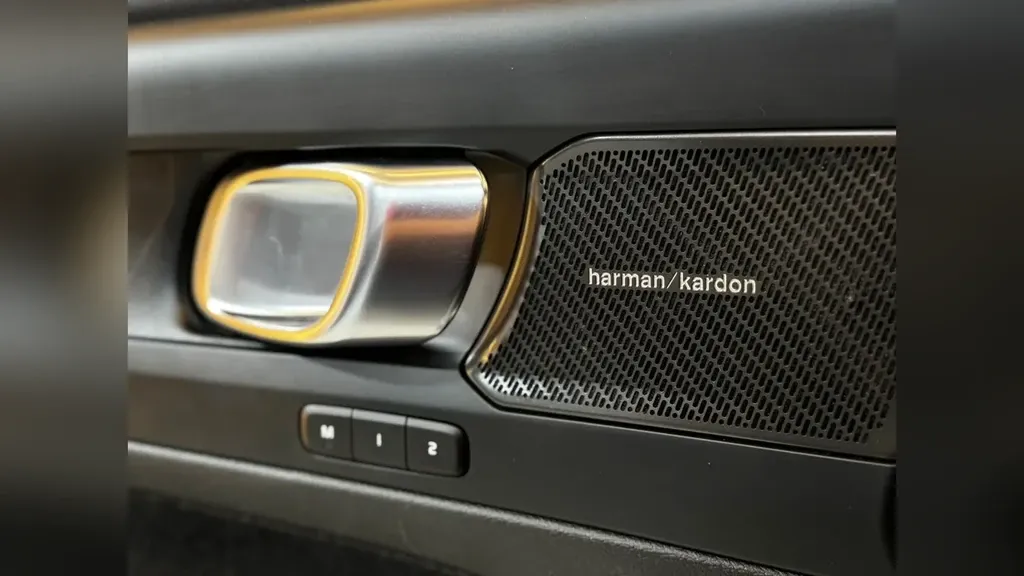 Volvo XC40 Recharge - Imagem 8