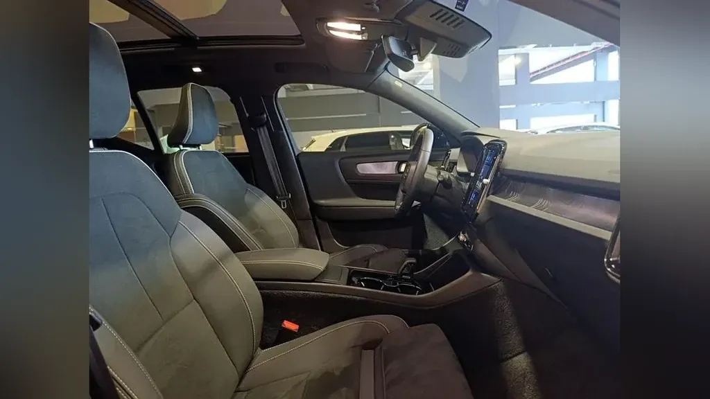 Volvo XC40 Recharge - Imagem 14