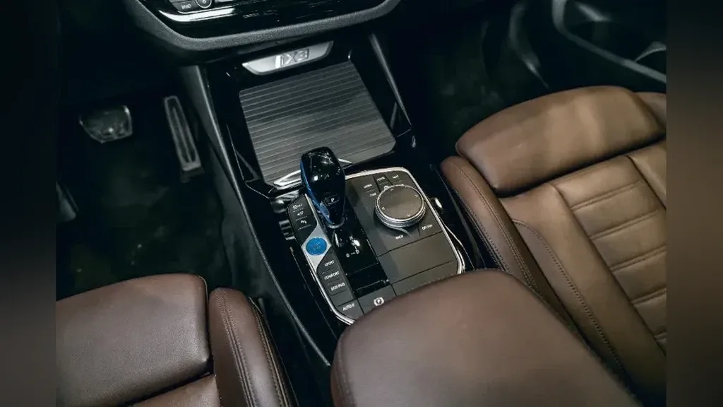 BMW IX3 - Imagem 11