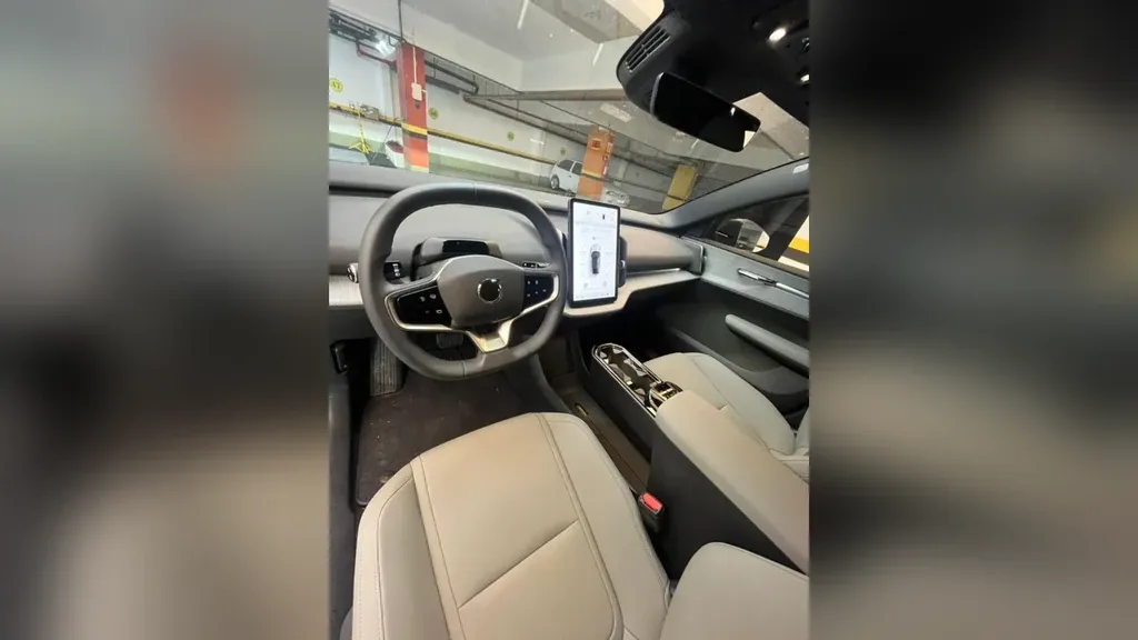 Volvo EX30 - Imagem 3