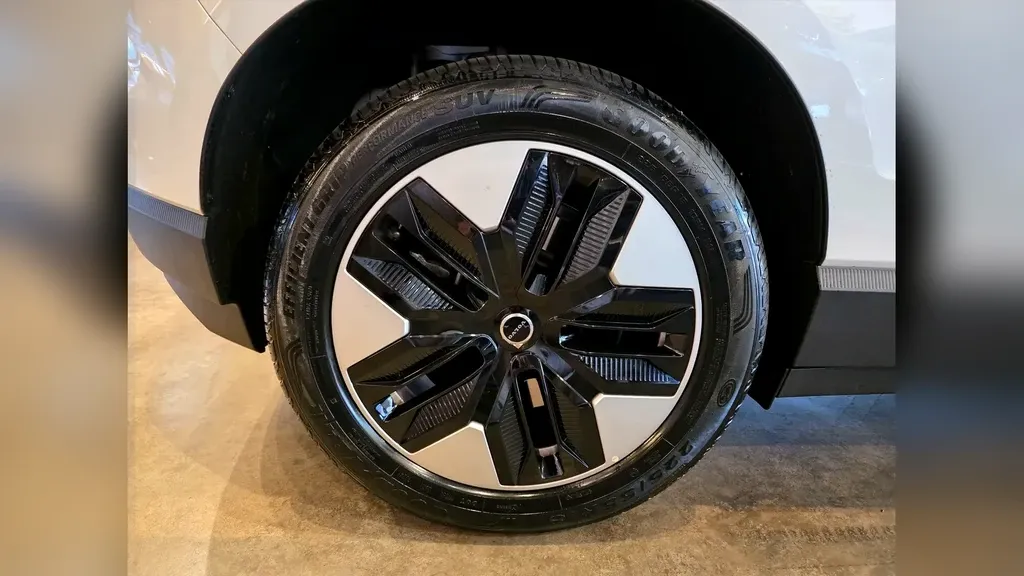 Volvo EX30 - Imagem 13