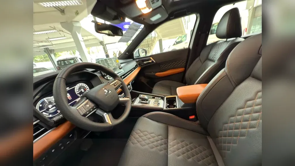 Mitsubishi Outlander - Imagem 15