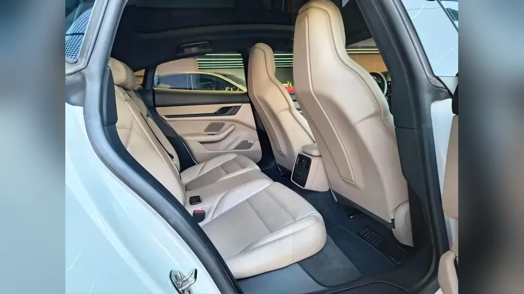 Porsche Taycan - Imagem 11