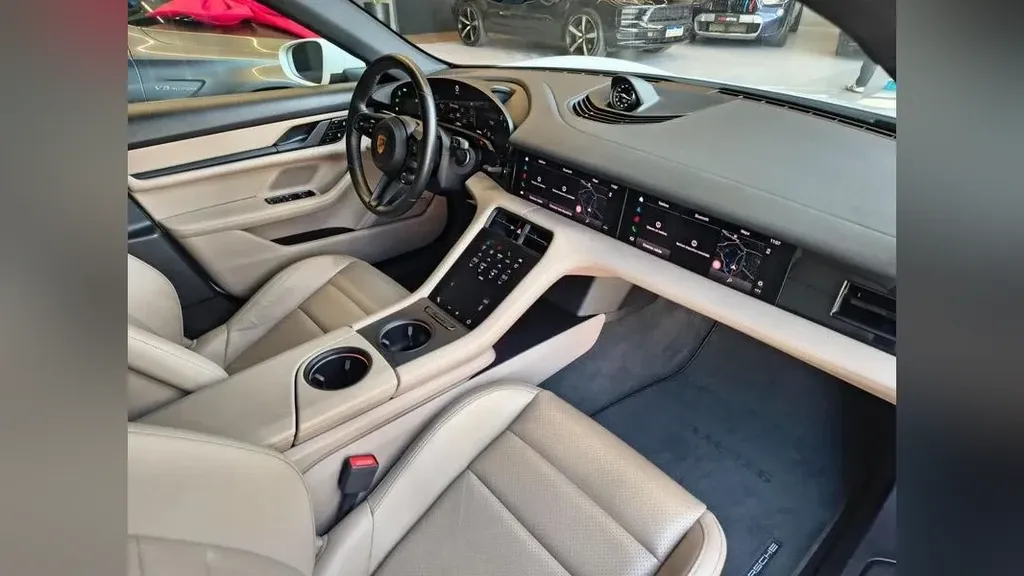 Porsche Taycan - Imagem 13