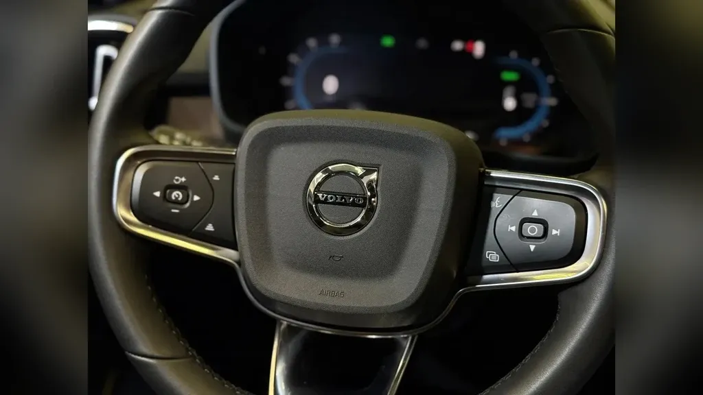 Volvo XC40 Recharge - Imagem 13