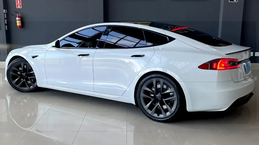 Tesla Model S - Imagem 6