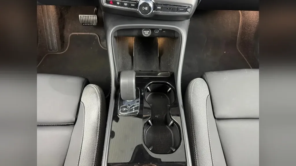 Volvo EX40 - Imagem 11