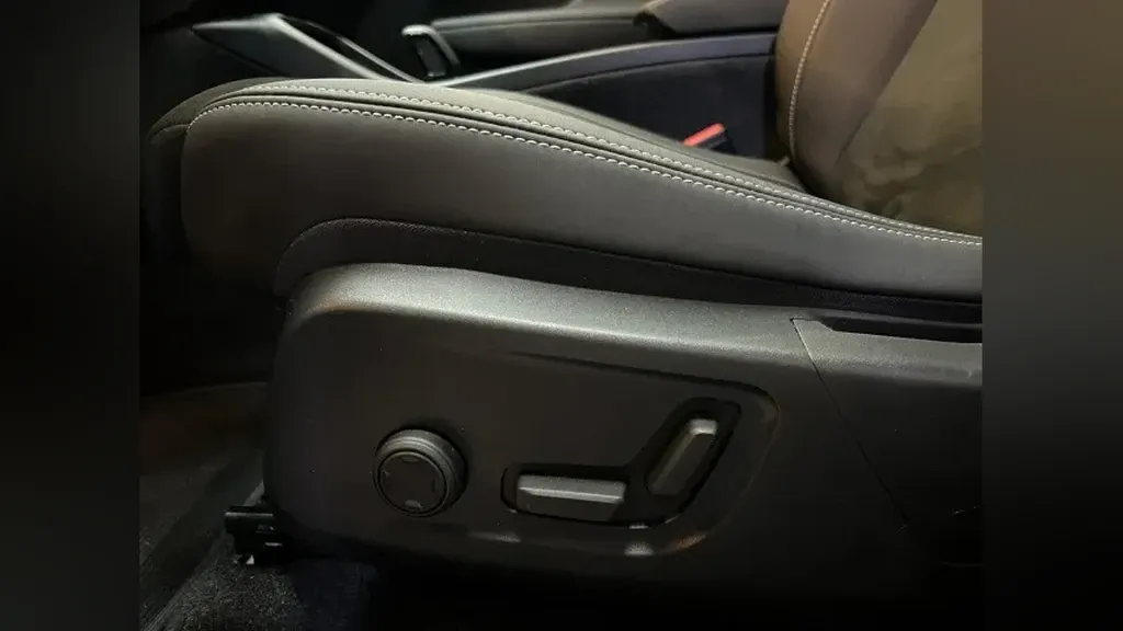 Volvo XC40 Recharge - Imagem 13