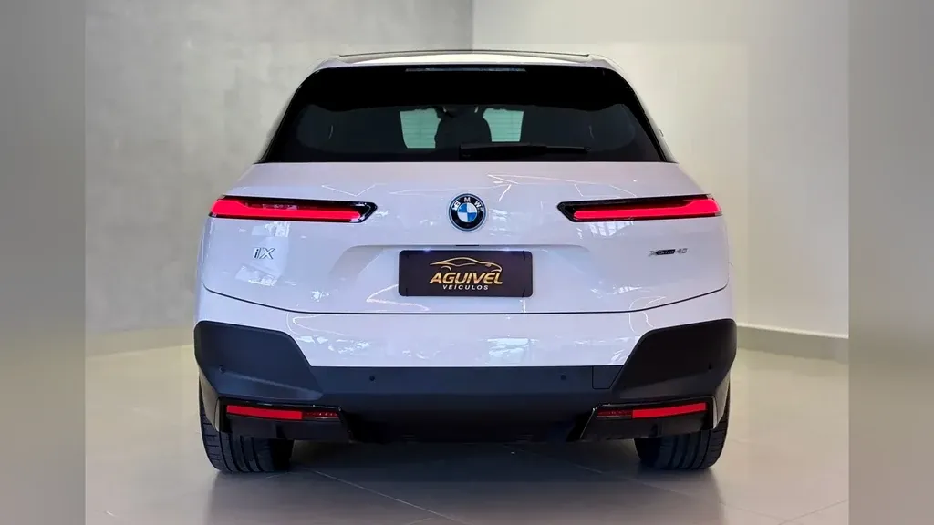 BMW Ix - Imagem 12