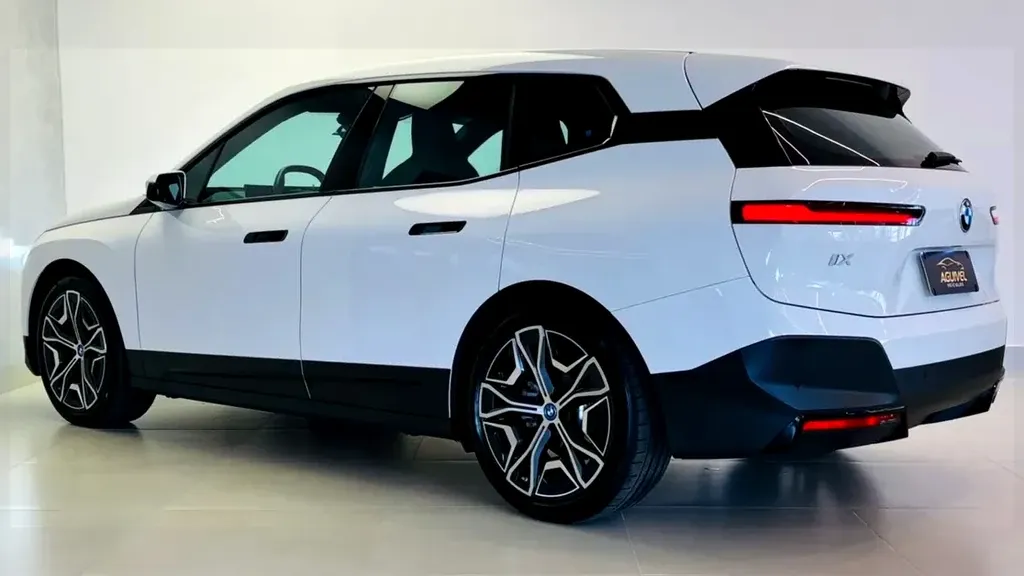 BMW Ix - Imagem 13