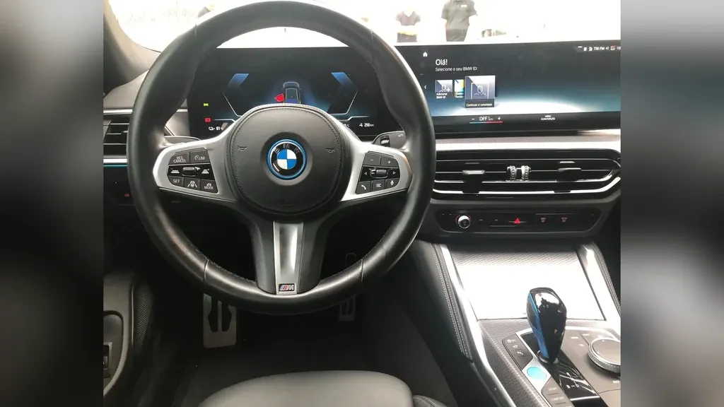 BMW I4 Edrive40 - Imagem 14