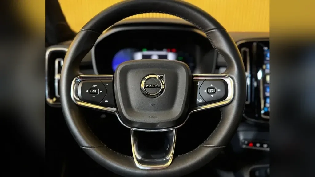 Volvo XC40 Recharge - Imagem 13