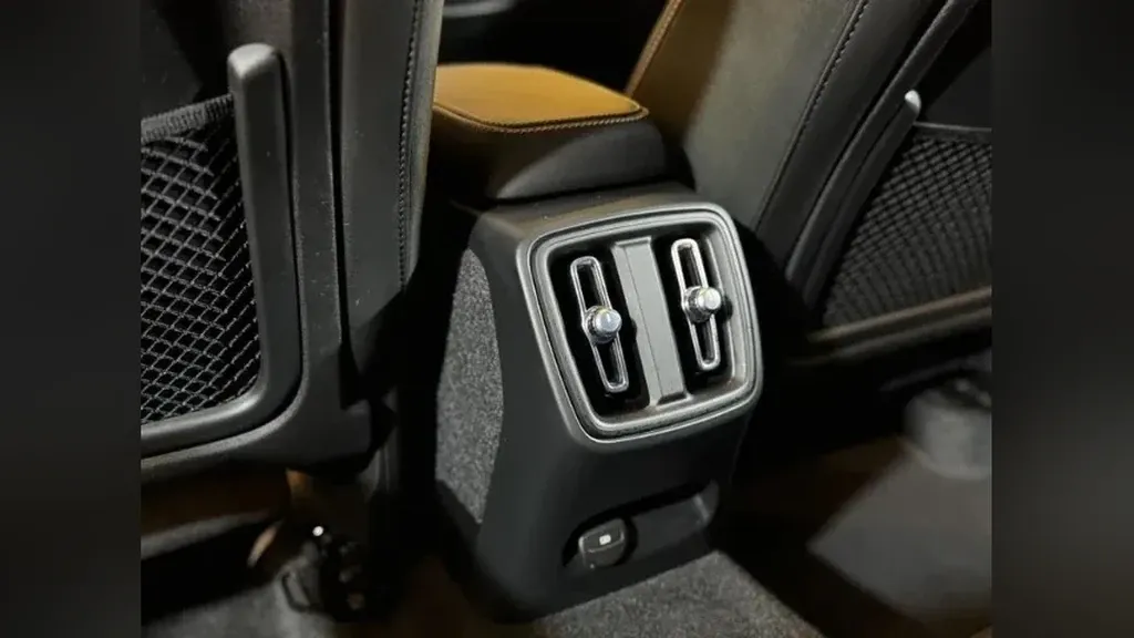 Volvo XC40 Recharge - Imagem 10