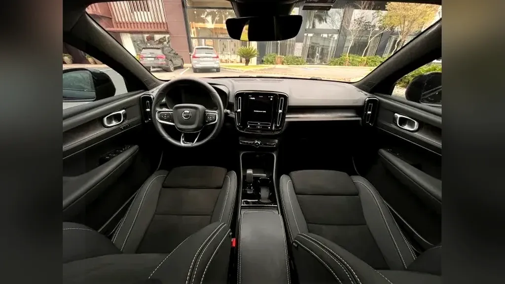 Volvo C40 Recharge - Imagem 14