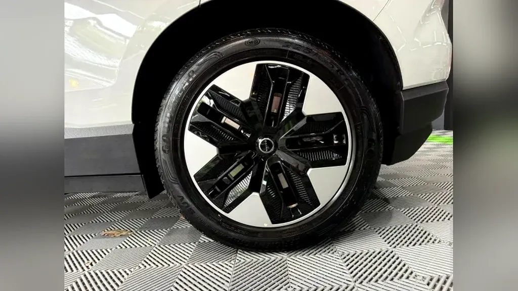 Volvo EX30 - Imagem 18