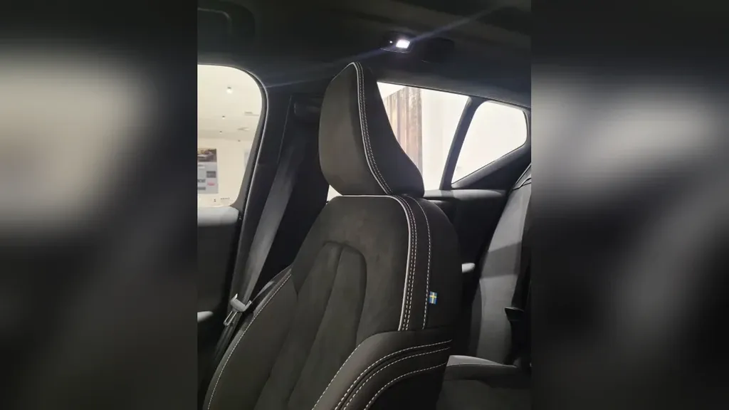 Volvo EX40 - Imagem 10