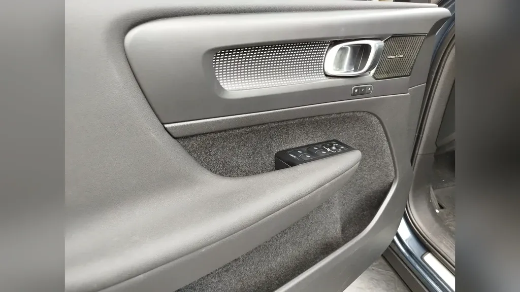 Volvo XC40 Recharge - Imagem 16