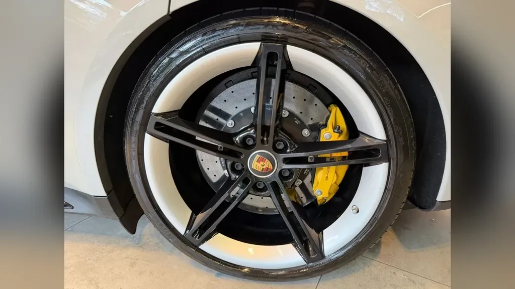 Porsche Taycan - Imagem 16