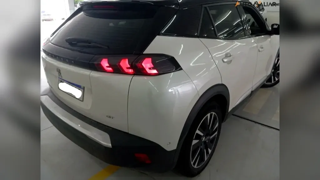 Peugeot E-2008 - Imagem 6