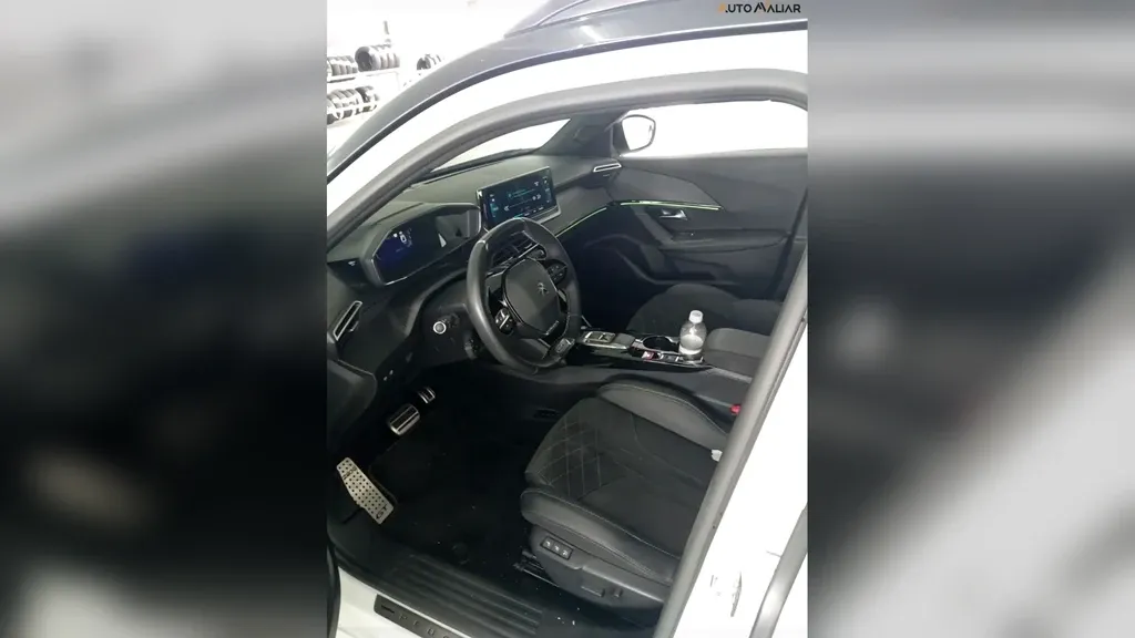 Peugeot E-2008 - Imagem 8