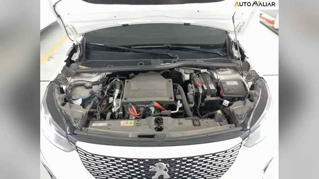 Peugeot E-2008 - Imagem 11
