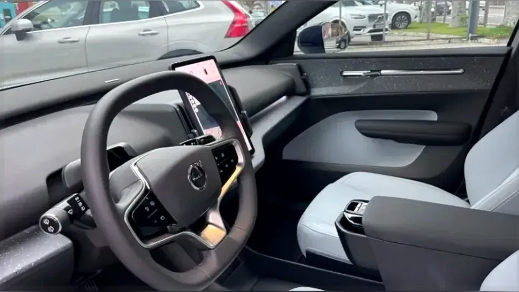 Volvo EX30 - Imagem 2