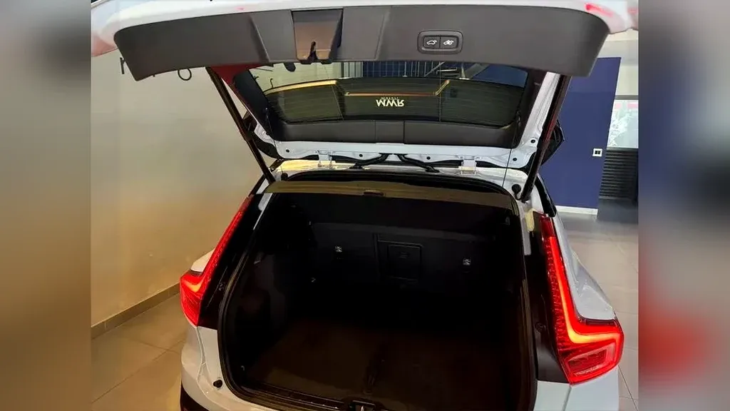 Volvo XC40 Recharge - Imagem 8