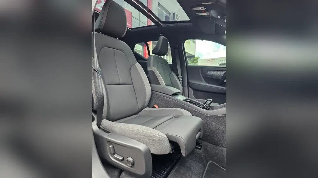 Volvo EX40 - Imagem 17