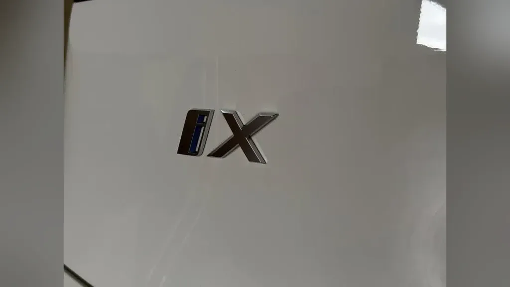 BMW Ix - Imagem 12