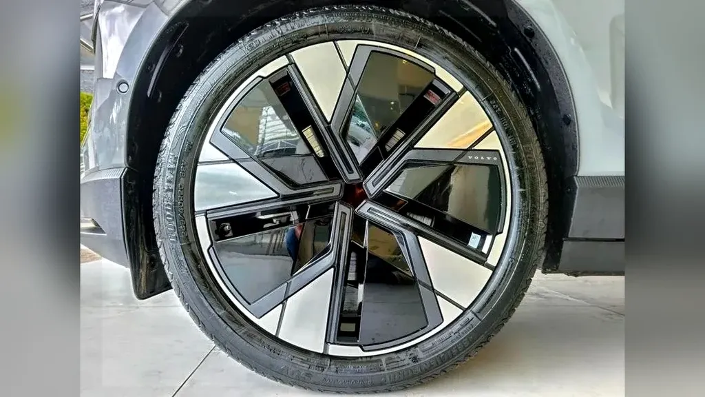 Volvo EX30 - Imagem 5