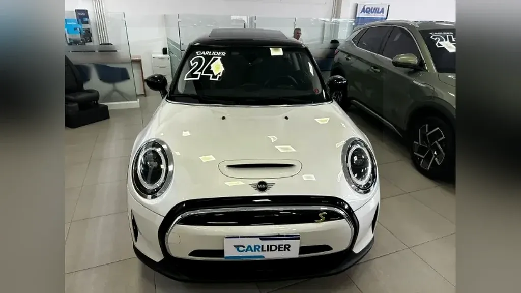 Foto de um mini cooper se