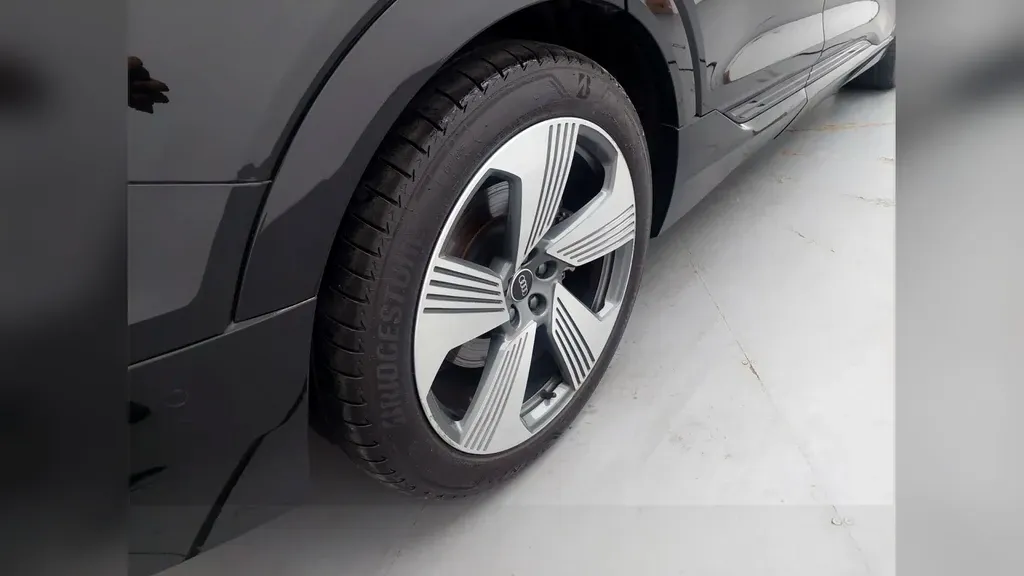 Audi E-tron Sportback - Imagem 14