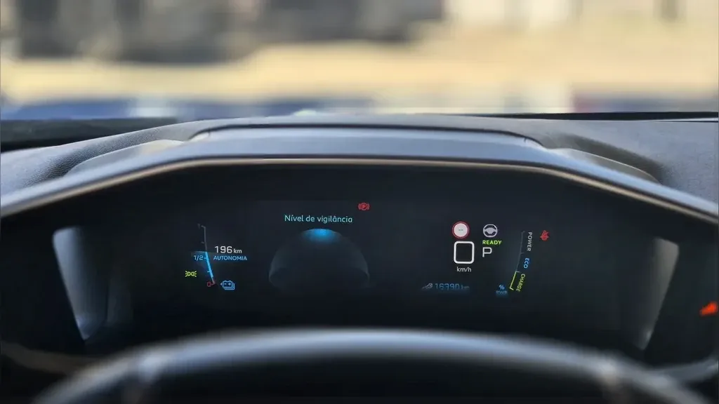 Peugeot E-2008 - Imagem 12