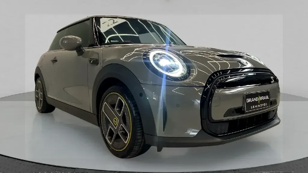 Foto de um mini cooper se