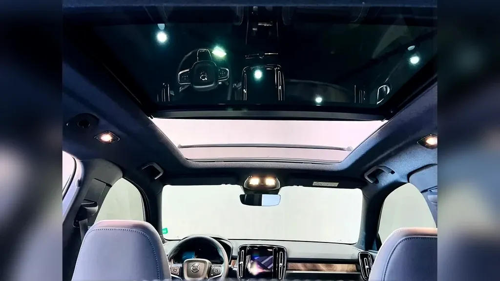 Volvo EX40 - Imagem 9