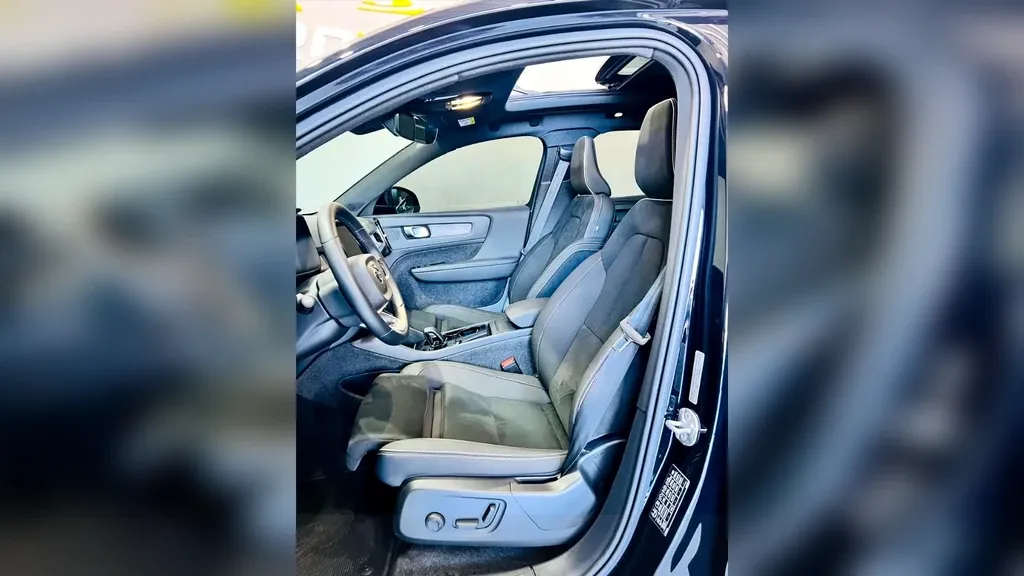 Volvo EX40 - Imagem 11