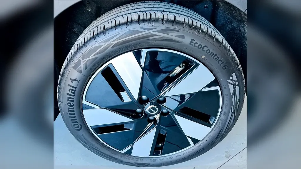 Volvo EX40 - Imagem 16