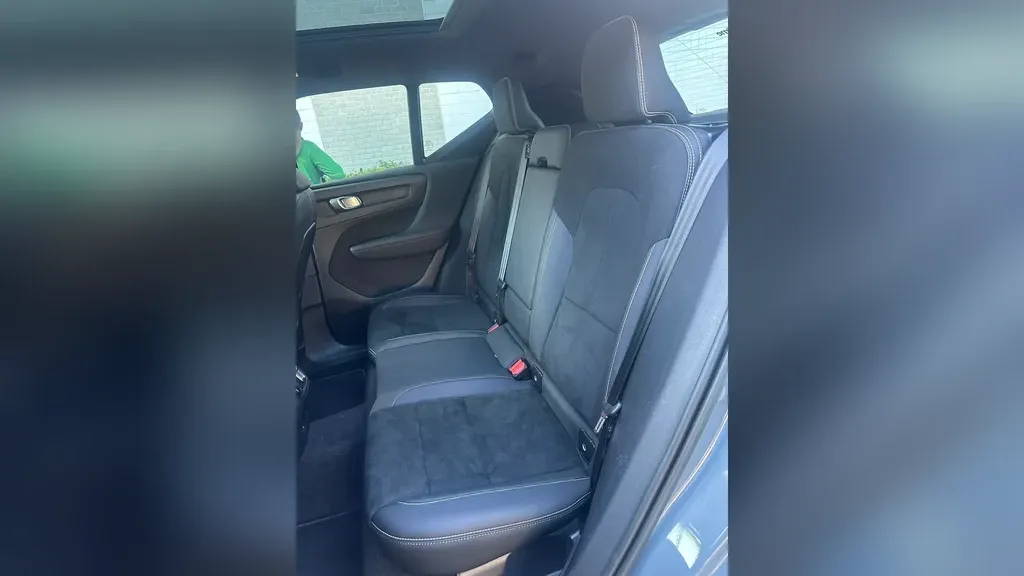 Volvo XC40 Recharge - Imagem 6