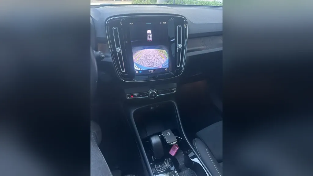 Volvo XC40 Recharge - Imagem 14