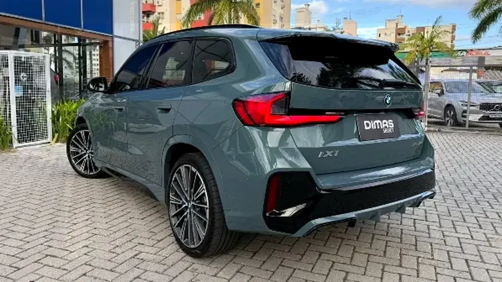 BMW IX1 - Imagem 11