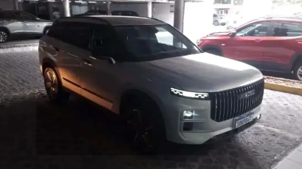 Foto de um chery jaecoo j7 plug-in hybrid