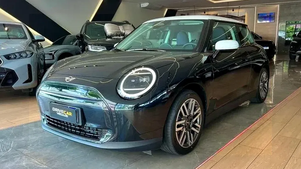 Foto de um mini cooper se