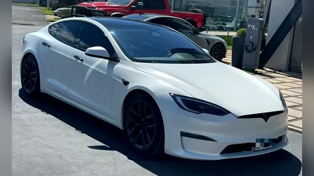 Foto de um tesla model s