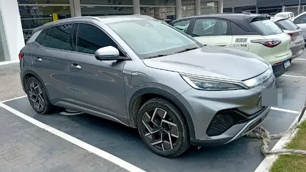 Foto de um byd yuan plus