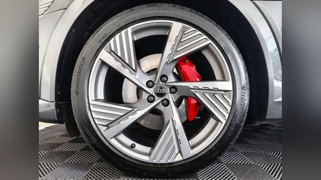 Audi Q8 E-tron - Imagem 6