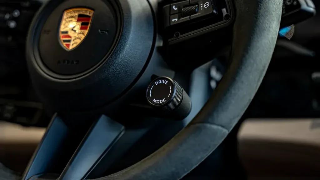 Porsche Taycan - Imagem 14