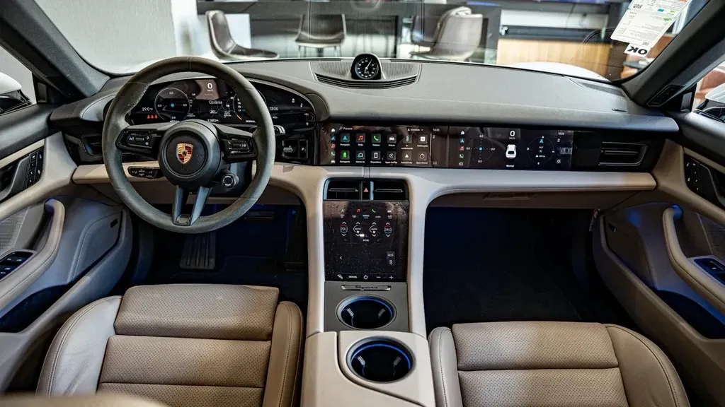 Porsche Taycan - Imagem 16