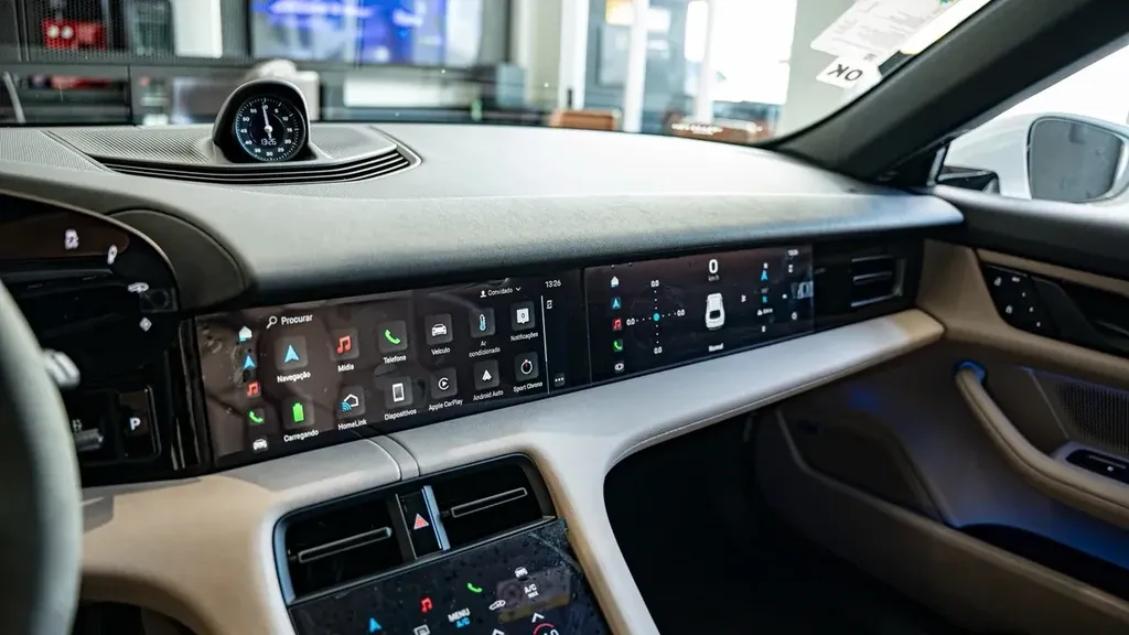 Porsche Taycan - Imagem 18